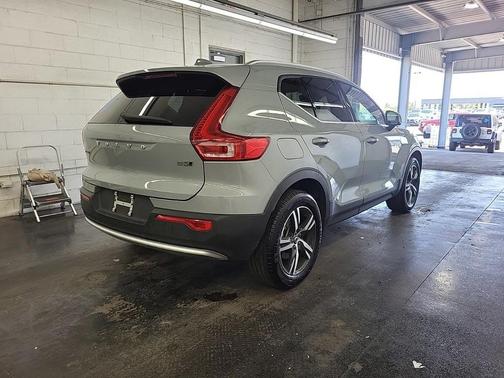 2024 Volvo XC40 B5 Core