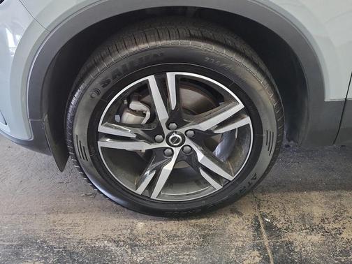 2024 Volvo XC40 B5 Core