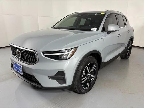 2024 Volvo XC40 B5 Core