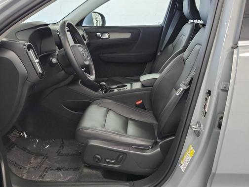 2024 Volvo XC40 B5 Core