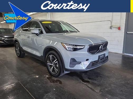 2024 Volvo XC40 B5 Core