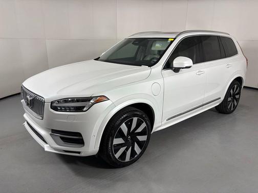 Crystal White 2023 Volvo XC90 Recharge Plug-In Hybrid T8 Ultimate 6-Seater