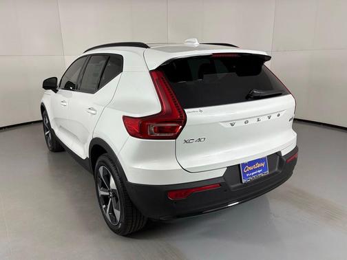 2026 Volvo XC40 B5 Plus