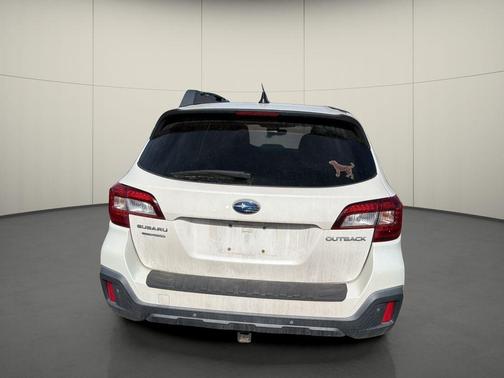 White 2019 Subaru Outback 2.5i Limited