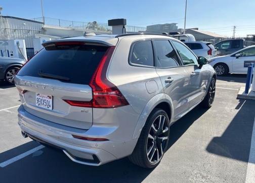 2023 Volvo XC60 B5 Ultimate Dark Theme