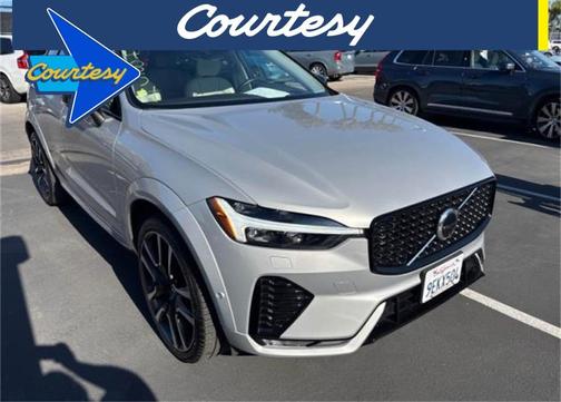 2023 Volvo XC60 B5 Ultimate Dark Theme