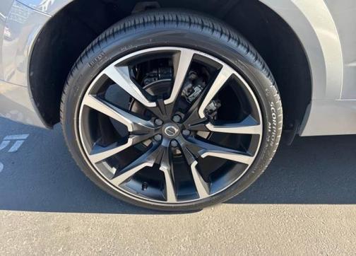 2023 Volvo XC60 B5 Ultimate Dark Theme