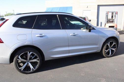 2022 Volvo XC60 B5 R-Design