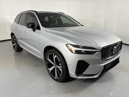 2022 Volvo XC60 B5 R-Design