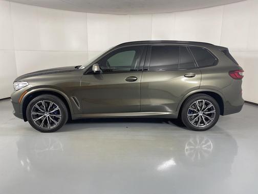 2022 BMW X5 M50i