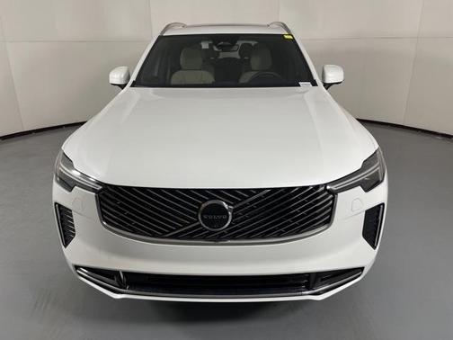 2025 Volvo XC90 B5 Plus 6-Seater