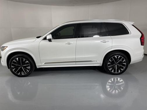 2025 Volvo XC90 B5 Plus 6-Seater