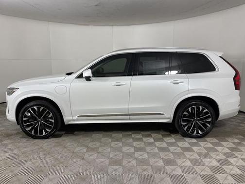 2025 Volvo XC90 Plug-In Hybrid T8 Plus 6-Seater