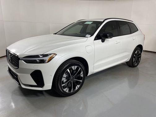 Crystal White Metallic 2026 Volvo XC60 Plug-In Hybrid T8 Plus