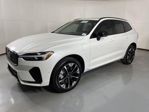 2026 Volvo XC60 T8 PLUS