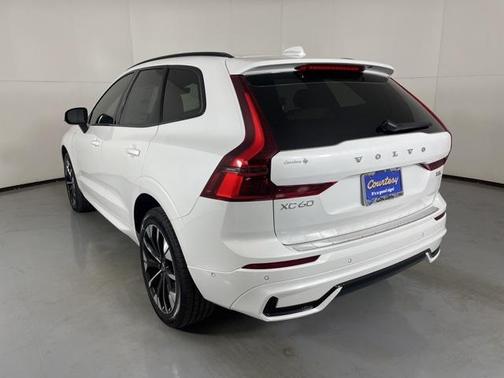 2026 Volvo XC60 T8 PLUS