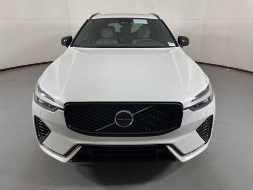 Crystal White Metallic 2026 Volvo XC60 Plug-In Hybrid T8 Plus