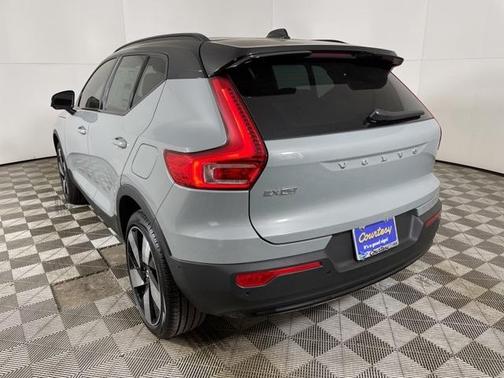 2025 Volvo EX40 Single Motor Extended Range Plus