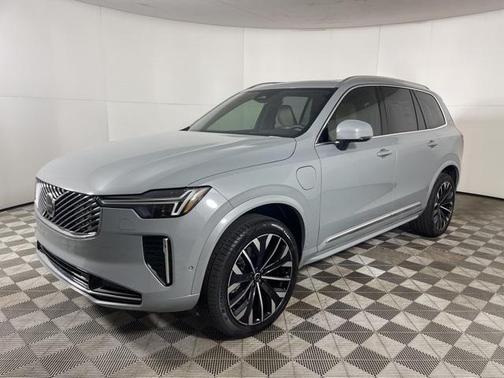 2025 Volvo XC90 Plug-In Hybrid T8 Plus 7-Seater