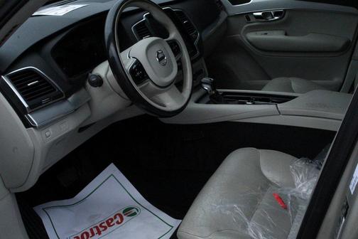 2016 Volvo XC90 T5 Momentum