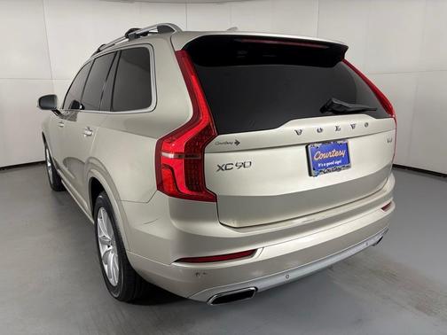 2016 Volvo XC90 T5 Momentum