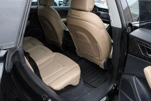 2025 Audi Q8 55 Premium