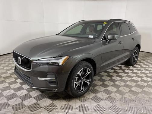 2022 Volvo XC60 B5 Momentum