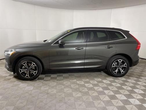 2022 Volvo XC60 B5 Momentum