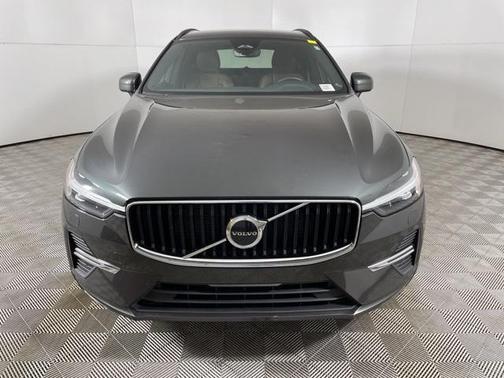 2022 Volvo XC60 B5 Momentum