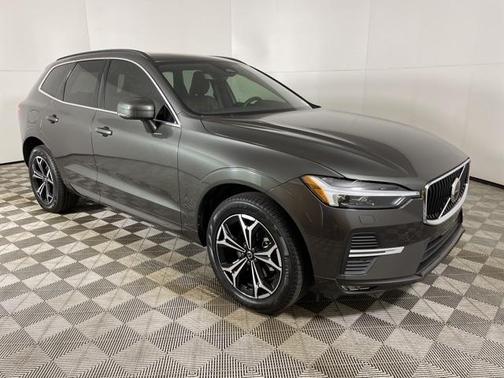 2022 Volvo XC60 B5 Momentum