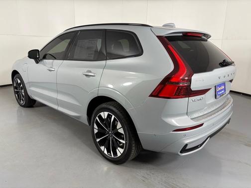 2026 Volvo XC60 Plug-In Hybrid T8 Plus