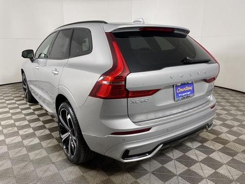 2025 Volvo XC60 B5 AWD Ultra