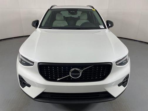 2026 Volvo XC40 B5 Ultra
