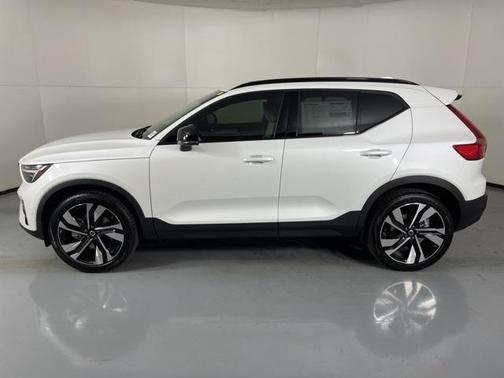 2026 Volvo XC40 B5 MILD HYBRID