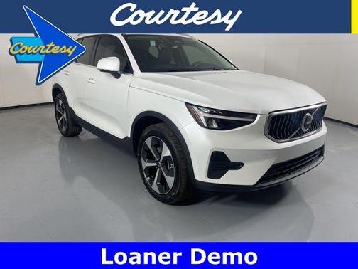 Crystal White Pearl 2025 Volvo XC40 B5 Core Bright Theme