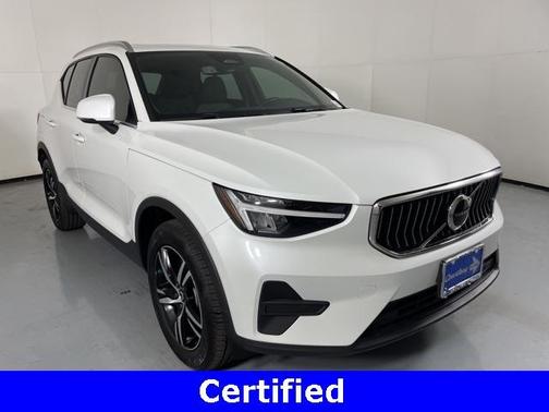2025 Volvo XC40 B5 Core Bright Theme
