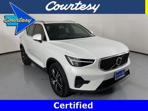 2025 Volvo XC40 B5 Core Bright Theme
