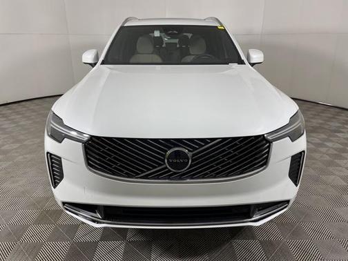 2025 Volvo XC90 Plug-In Hybrid T8 Core 7-Seater