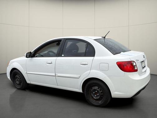 Clear White 2010 Kia Rio LX