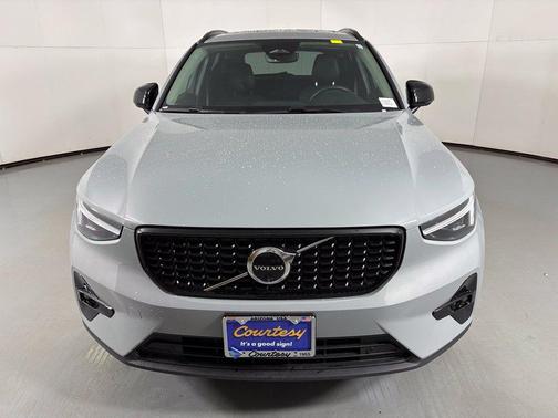 Metallic 2026 Volvo XC40 B5 Plus