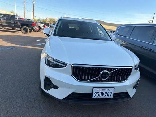 2023 Volvo XC40 B5 Ultimate Bright Theme