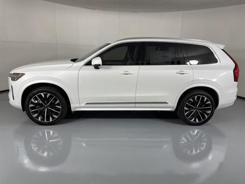 2025 Volvo XC90 B5 Plus 7-Seater