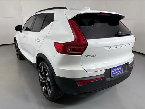 2026 Volvo XC40 B5 Ultra