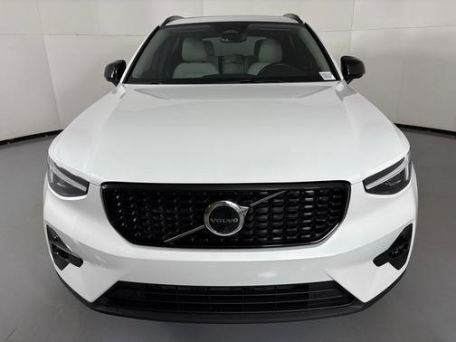 2026 Volvo XC40 B5 Ultra