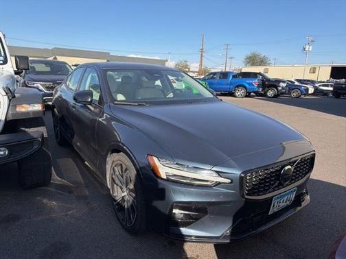 2024 Volvo S60 B5 Core Dark Theme