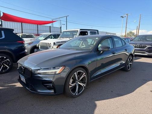 2024 Volvo S60 B5 Core Dark Theme