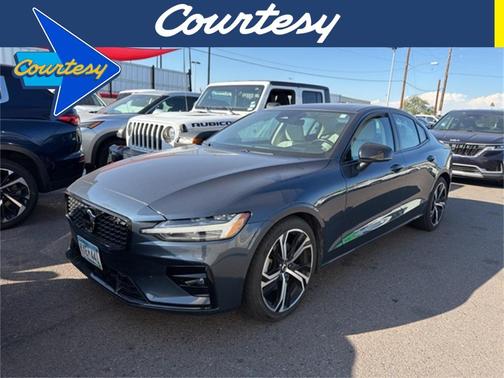 2024 Volvo S60 B5 Core Dark Theme