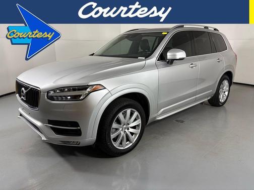 2016 Volvo XC90 T6 Momentum