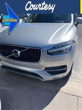 2016 Volvo XC90 T6 Momentum