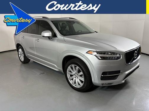 2016 Volvo XC90 T6 Momentum